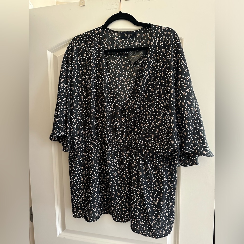 Meritt NWT size 3X. Cross over silky top. Black with taupe and white accents